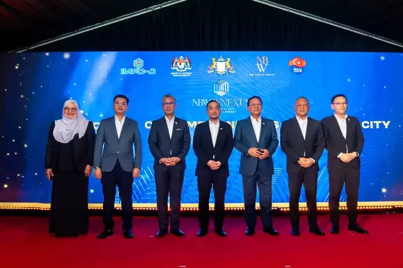 news-20250821-thestar From left: Zalina Zainol, Deputy Chief Executive Officer of MIDA; Datuk Rohman Ahmad, Executive Director of MB World Group; Senator Tengku Datuk Seri Utama Zafrul Tengku Abdul Aziz, Minister of Investment, Trade and Industry; Datuk Onn Hafiz Ghazi, Menteri Besar Johor; Datuk Haji Hasni Haji Mohammad, Johor State Economic and Investment Advisor; Datuk Haji Asman Shah Abd Rahman, State Secretary of Johor; and Lee Ting Han, Chairman of the Johor State Investment, Trade, Consumer Affairs and Human Resources Committee